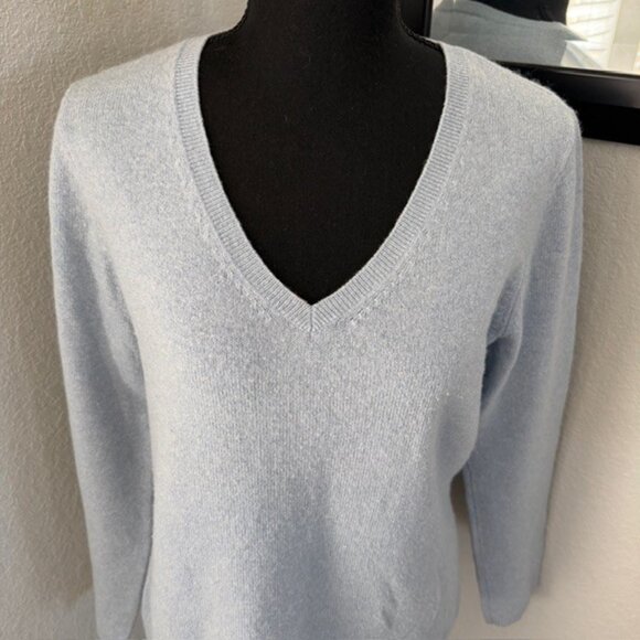 ANN TAYLOR Cashmere Baby Blue V Neck Sweater Medium - Picture 3 of 8